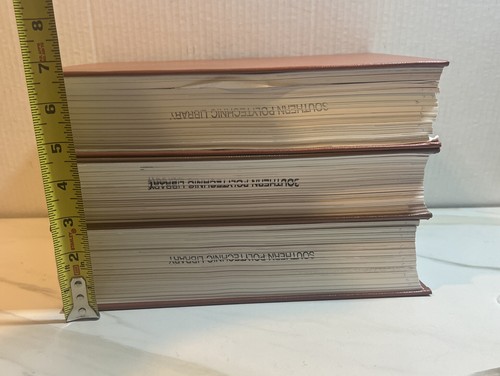 Dekorativ gebunden Ex-Bibliothek Referenzmagazin Bücher in Brauntönen, Inszenierung - Bild 5 von 8
