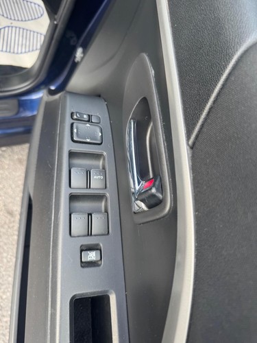MAZDA MAZDA5 1.6 d Sport 2012 - Picture 16 of 21