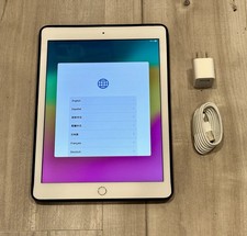 Apple iPad (6th Generation) A1893 32 GB, Wi-Fi, 9.7 in - Silver