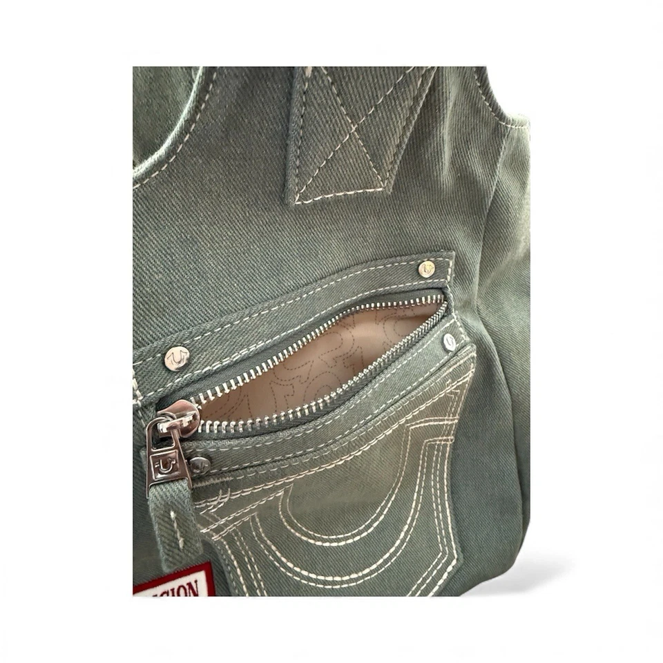 Bolso de hombro True Religion de lona verde con bolsillos de mezclilla Foto 3 de 4