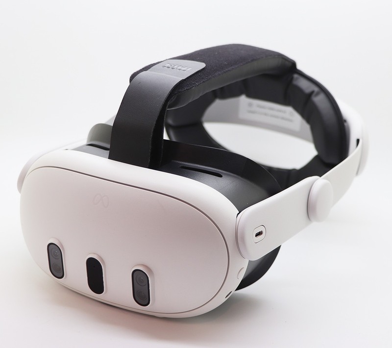 Meta Quest 3 - 128GB Headset Only + KIWI Strap & Face Pad - Good Condition