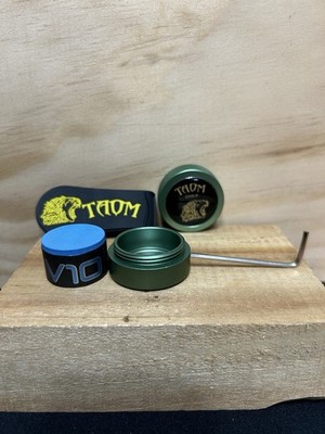 Taom Magnetic Chalk Holder (Green) -  V10 Chalk included(Blue)  Both New