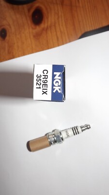 Original NGK CR9EIX Zündkerze Iridium 3521 Upgrade von NGK CR9E