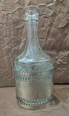 VTG GALES OF SHEFFIELD LIQUOR DECANTER IN SILVER PLATED HAND HAMMERED CADDY