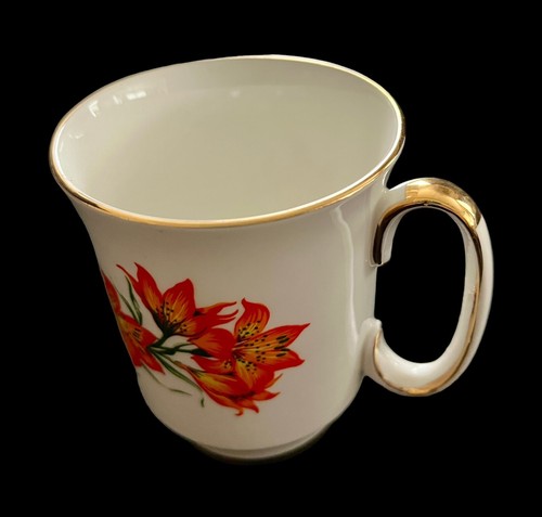 Taza de té Royal Windsor hueso fino china pradera lirio adorno dorado Inglaterra Usada en excelente condición - Imagen 2 de 6