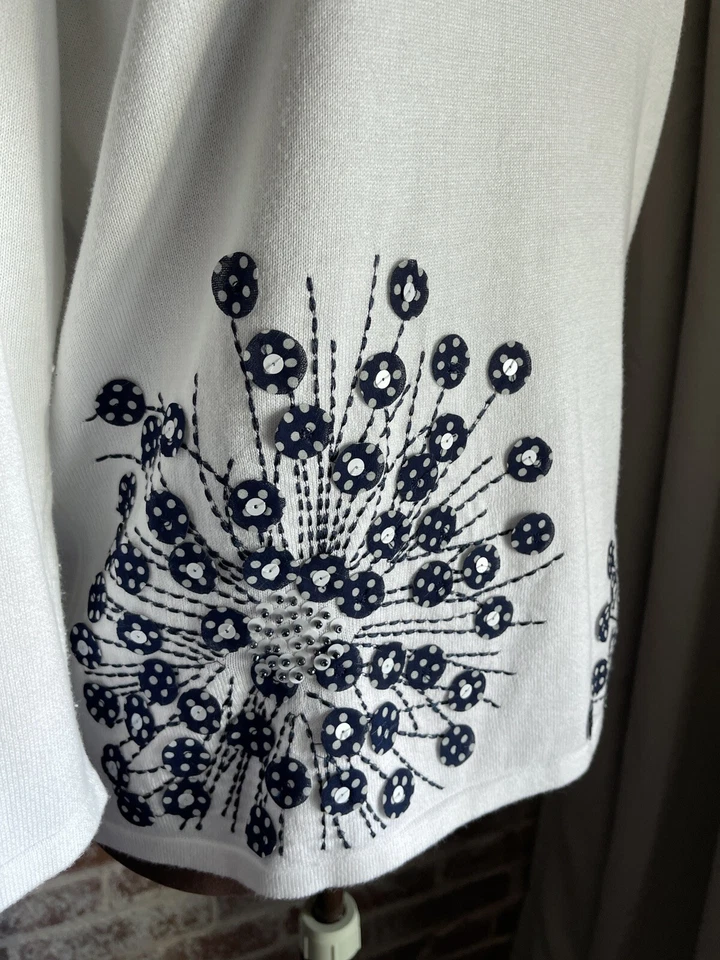 Alfred Dunner Pullover Sweater White With Blue Floral Polka Dot Embroidery Small - Изображение 2 из 4