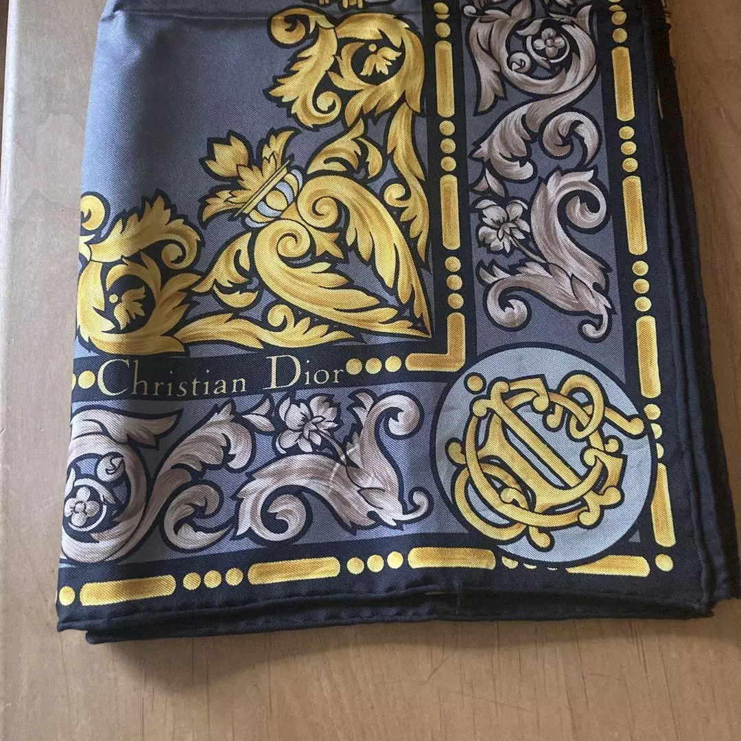 Christian Dior grande écharpe 85 cm 33