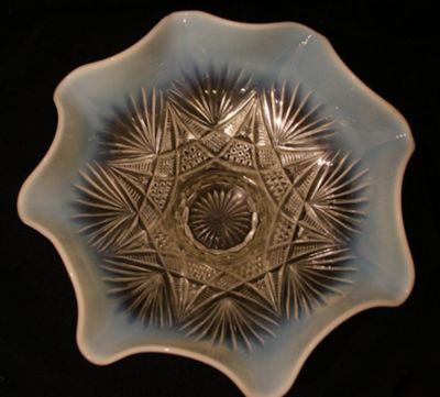 Dugan Diamond Compass Dragon Lady White Opalescent Ruffled Novelty Bowl