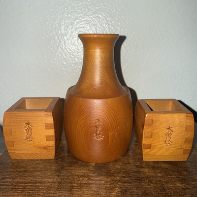 Kiso Hinoki Japanese Sake Set Bottle/Flask w/ 2 Masu Square Cups, 3-Piece