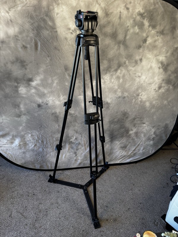 Manfrotto 501HDV Aluminum Tripod w/ Fluid Head, Quick Release, 59.1in