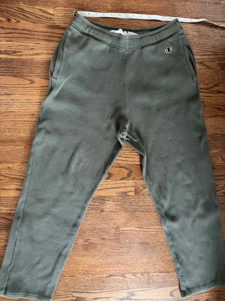 Pantalones deportivos Champion para hombre de Todd Snyder verde oliva, talla mediana Foto 2 de 4