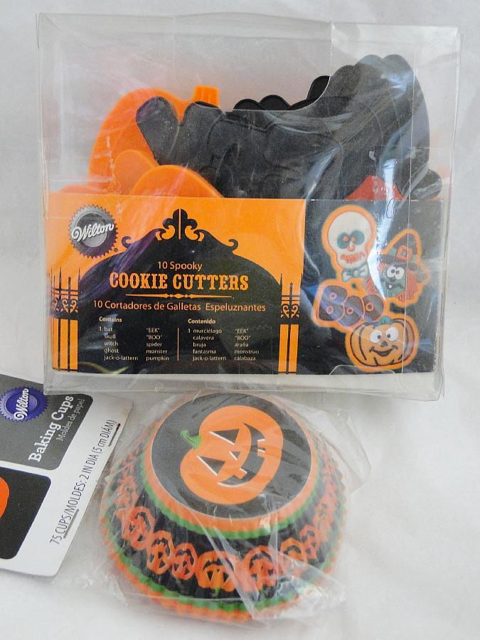 Vtg Winton Halloween Plastic Cookie Cutters CAT PUMPKINS BAT Paper