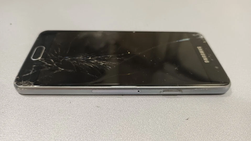 Samsung Galaxy A3 SM-A310F Colori Nero Non Funzionante Schermo Rotto - Immagine 4 di 4