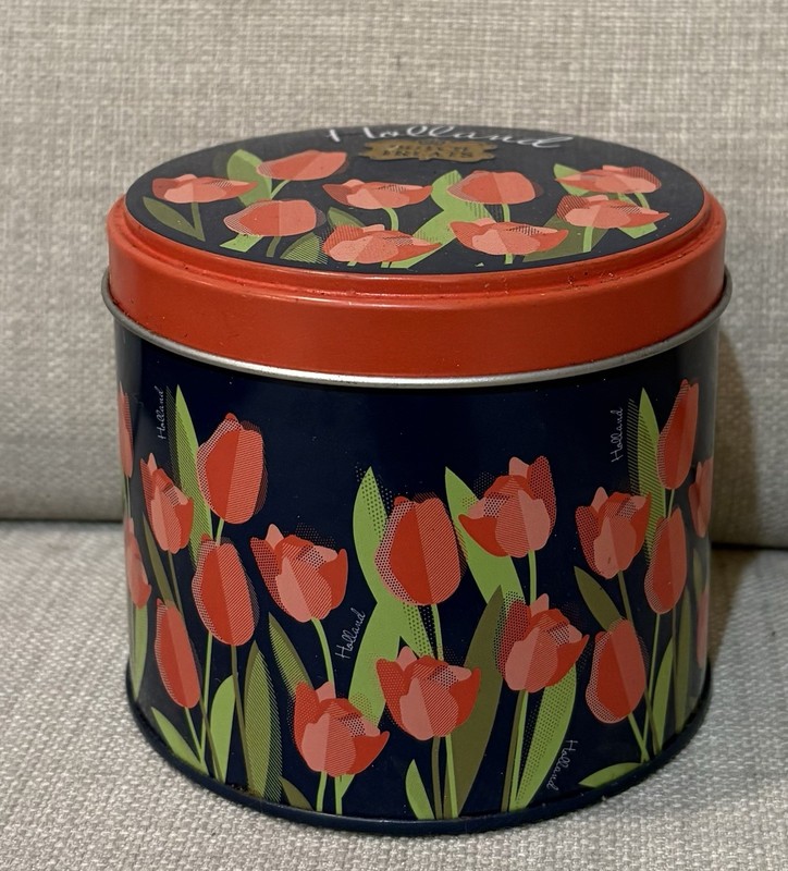 Dutch Treats Holland Round Lidded Tin Box Tulip Floral Design 5 in