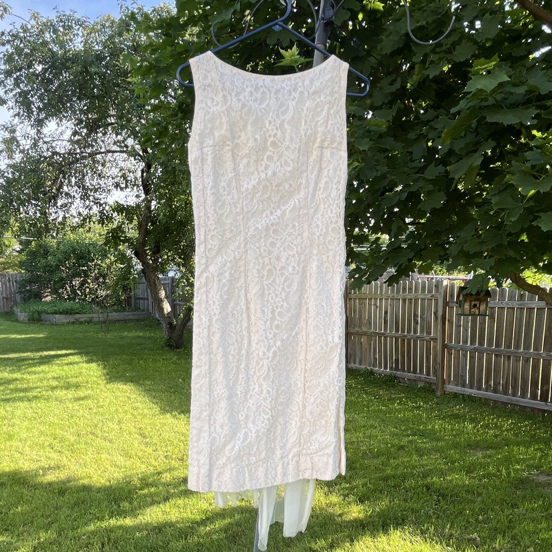 Ivory Lace Knee-Length Column/Sheath Dress V-Neck Sleeveless Classic Size 6