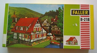 VINTAGE FALLER B-218 HO SCALE PLASTIK MODELLEISENBAHN BAUSATZ