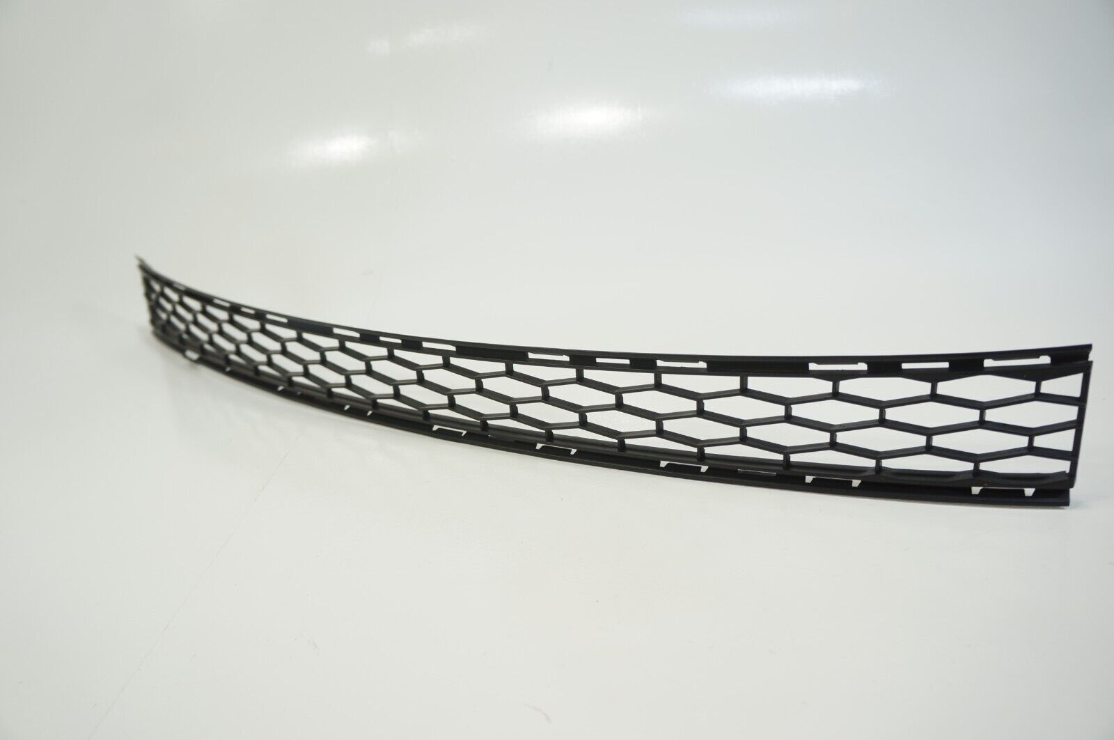 2014-2017 maserati ghibli front bumper center lower bottom grille grill