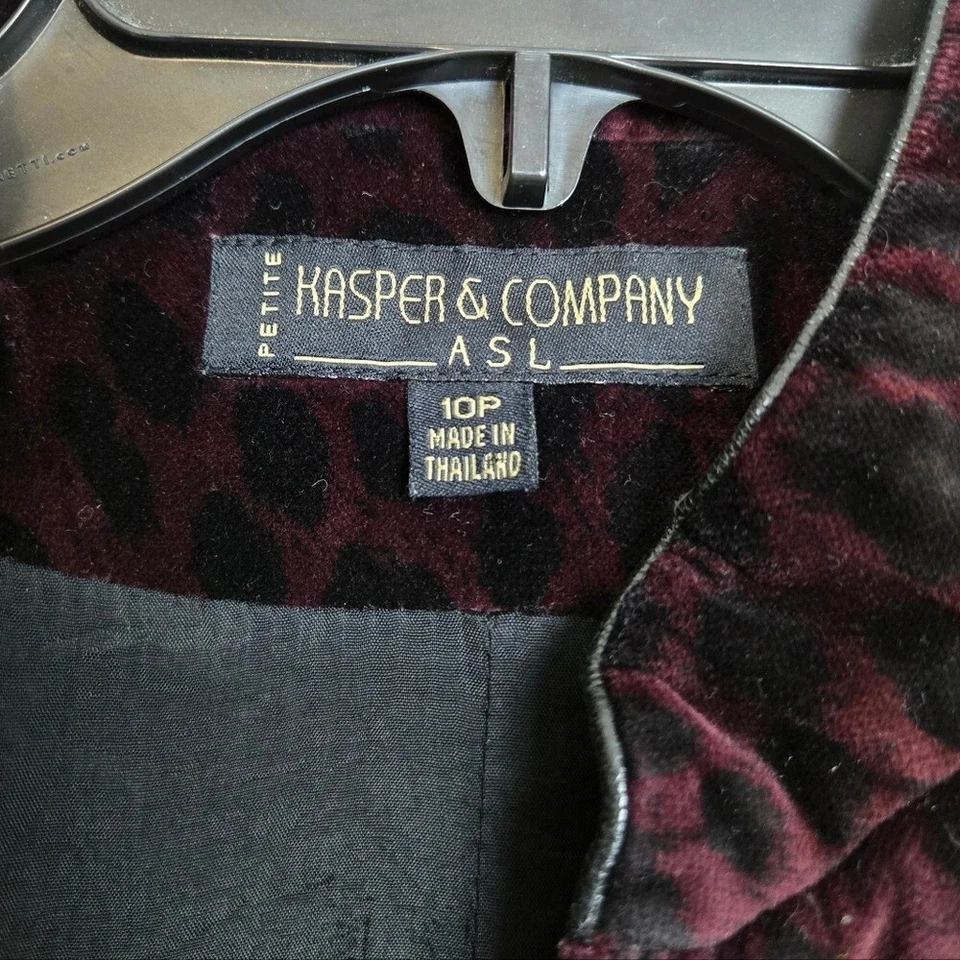 Jaqueta de carreira Kasper ASL veludo borgonha estampa de leopardo acabamento em couro sintético 10P - Imagem 4 de 4