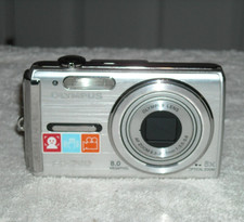 Olympus FE-340 Digital Camera For Parts or Repair. Lens will not extend