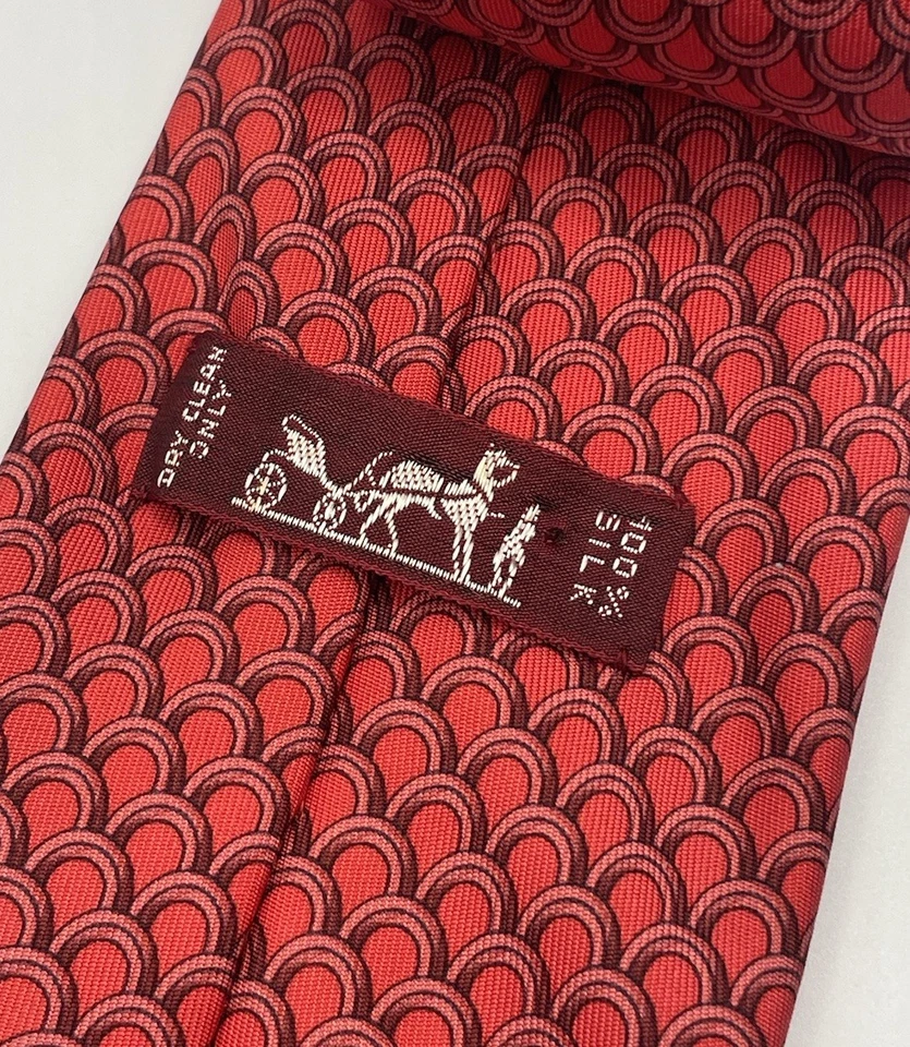 Corbata de seda Hermes para hombre 7971 EA patrón Art Deco escala onda roja hecha en Francia Foto 4 de 4