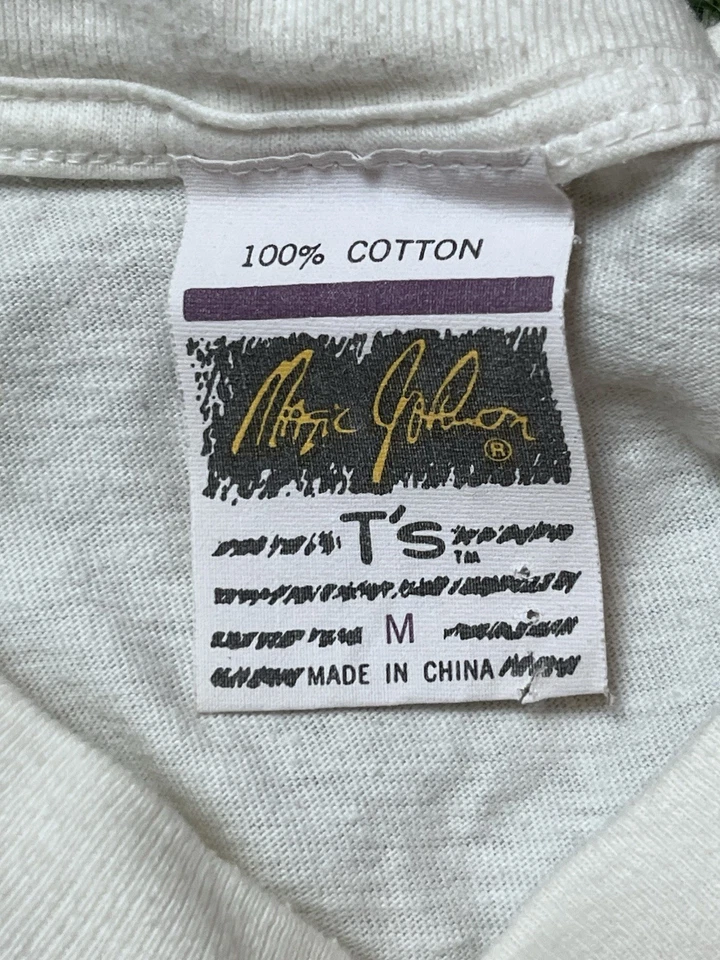 Vintage 90’s Chicago Bulls Magic Johnson Tshirt - Image 3 of 4