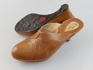 light brown clarks