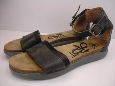 Women's 9.5 M OTBT Martha TX Sandals Black Leather Ankle Strap Wedge Buckle Flat