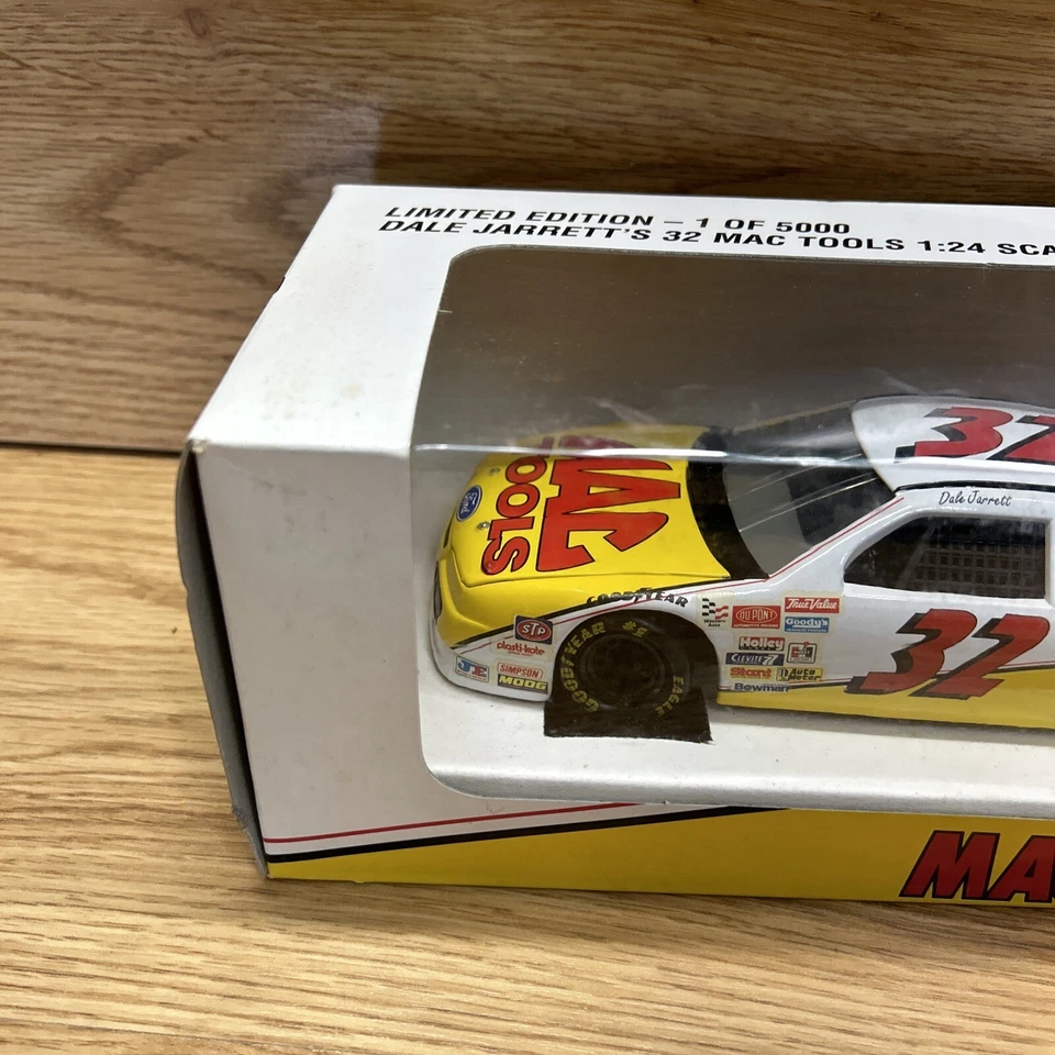 Mac Tools Dale Jarrett's #32 Die Cast 1995 T-Bird escala 1/24 Foto 4 de 4