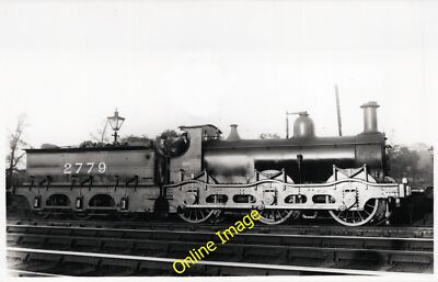 Eisenbahn Foto Midland Railway 0-6-0 Außenrahmen Nr 2779 unbekannter Schuppen um 1900