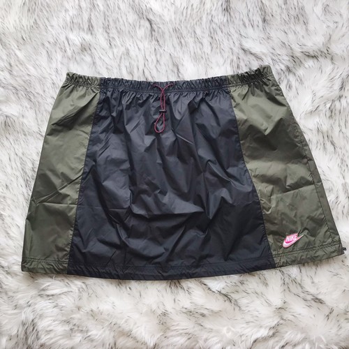 NIKE WOMENS PLUS SIZE SPORTSWEAR ICON CLASH WOVEN SKIRT 2X - Picture 2 of 7