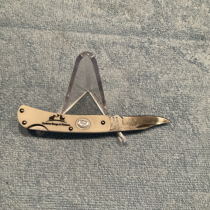 Moore Maker USA 3100LB White Synthetic Scales Lockback 1 Blade 3 1/8” Closed