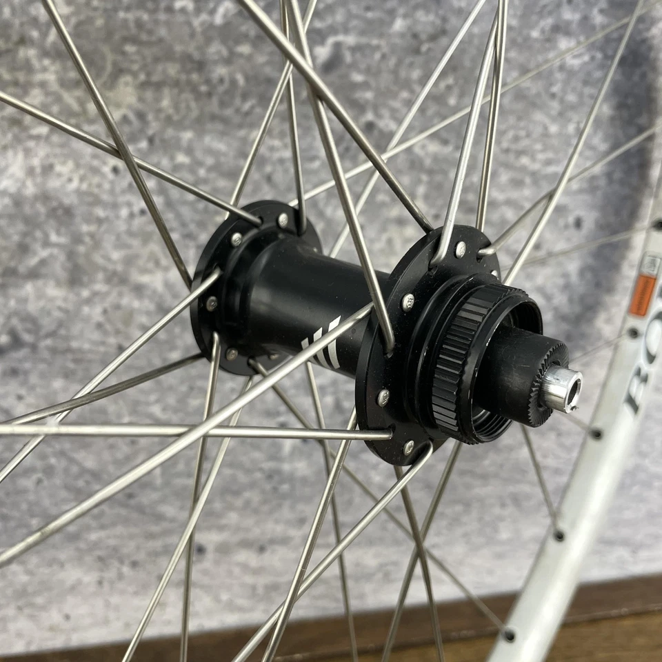 Бескамерная дисковая ступица с центральным замком переднего колеса Bontrager Race Lite RL 26 дюймов 28H QR - Изображение 4 из 4