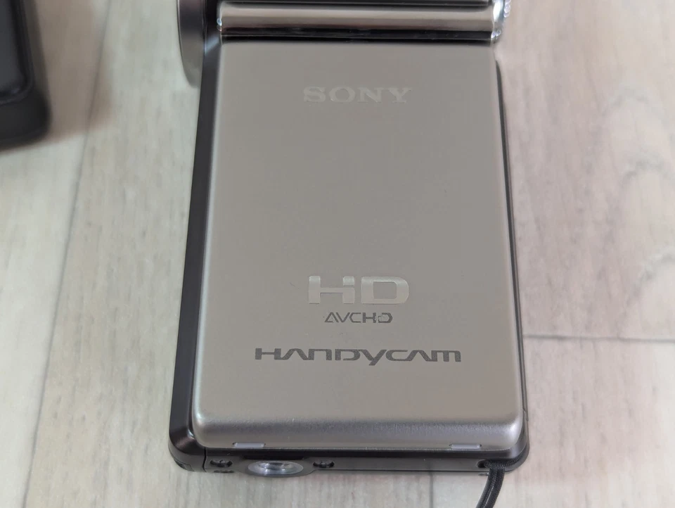 Sony Handycam HDR-TG3E Camcorder And Sony Case . - Image 3 of 4