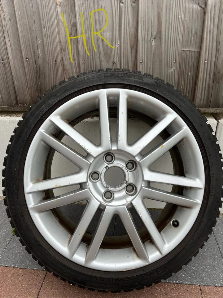 Komplettes Set: Winterreifen Original Audi Felgen 225/40 R18 mit Nabendeckeln - Bild 4 von 4