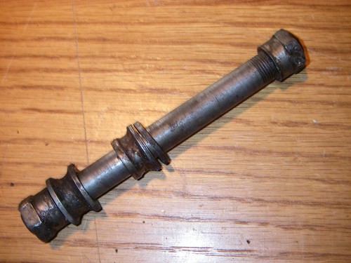 HINTERACHSE radbolzen ACHSE AXLE ARBRE ROUE WHEEL Hinterrad MOTOBECANE Z54C