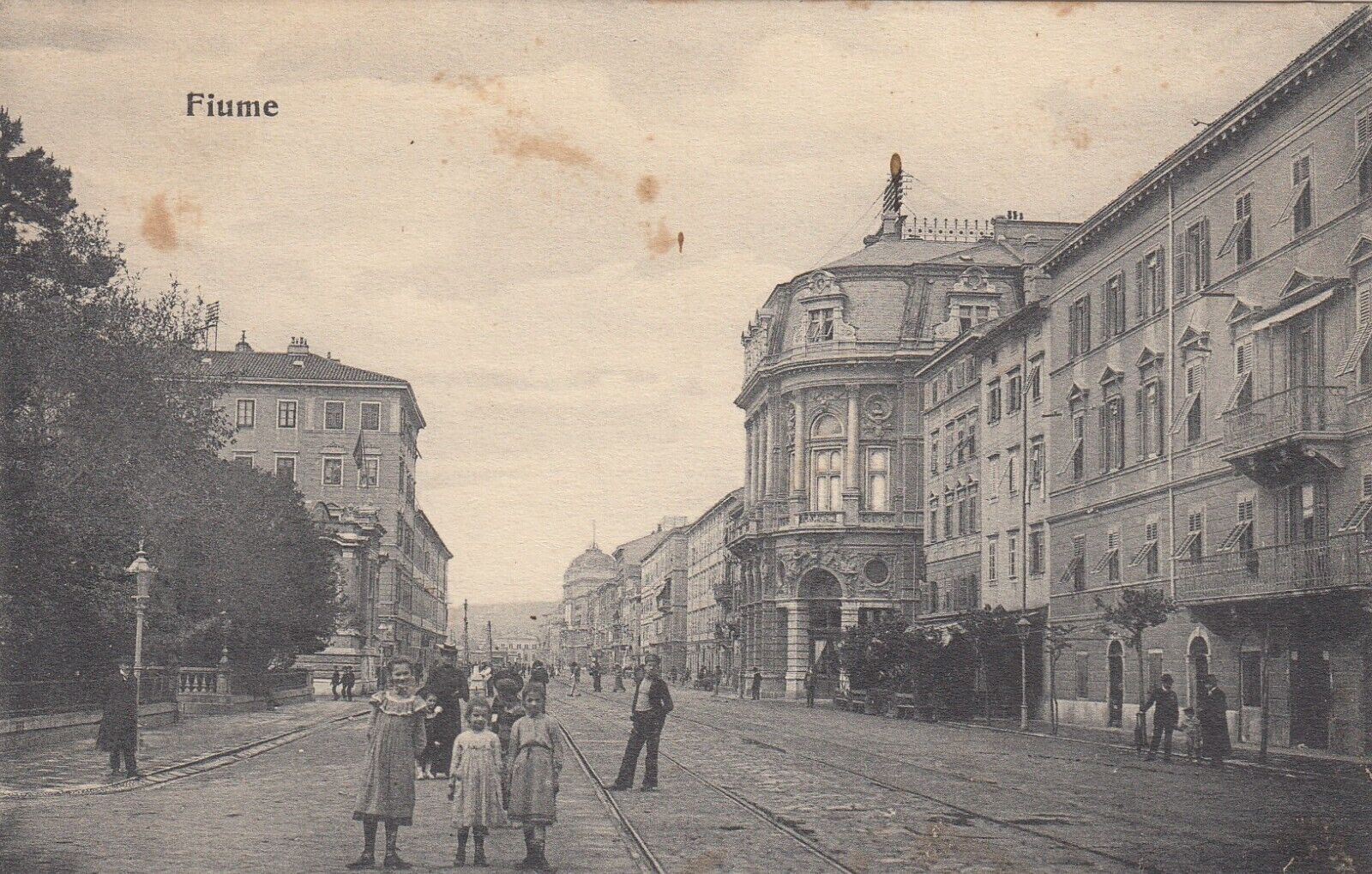 Foto 1 di 2