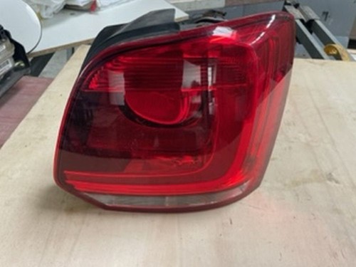 Rückleuchte Rücklicht rechts komplett mit Lampenträger VW POLO  6R1 1.2