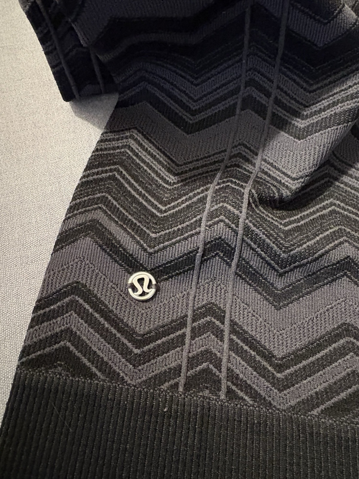 Lululemon Reversible Chevron Pattern Leggings Bla… - image 11