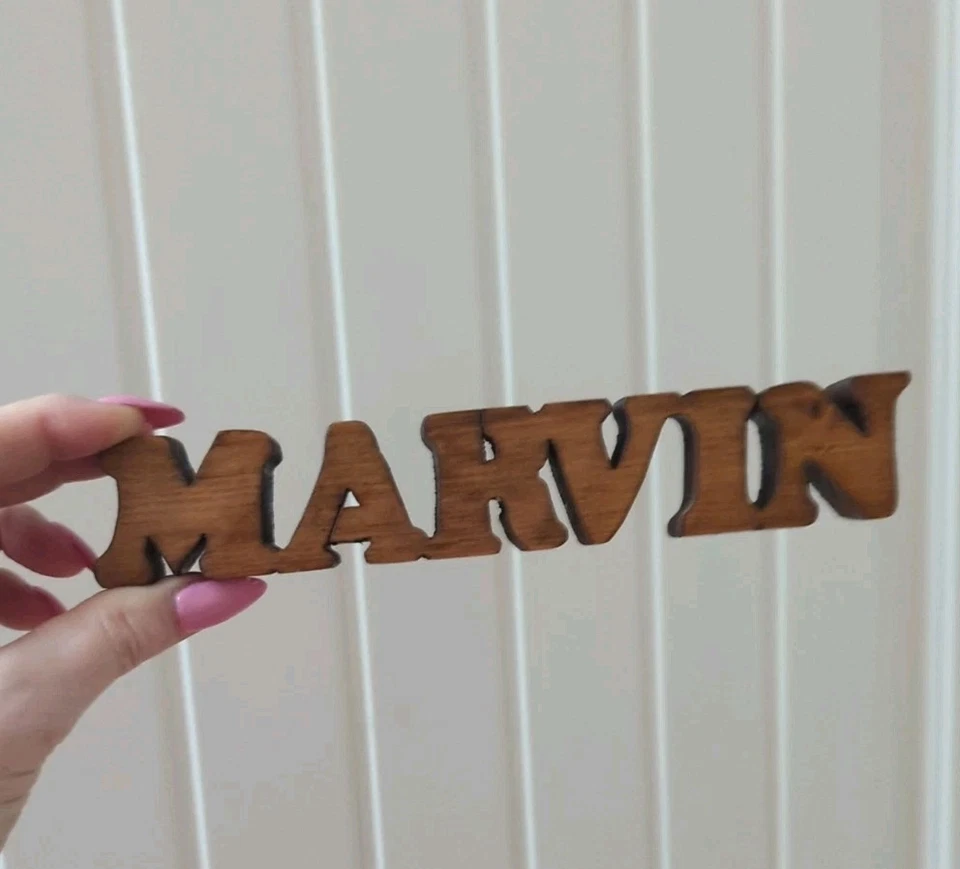 Placa de identificación de escritorio personalizada Marvin estante decoración oficina placa de identificación personalizada hecha a mano Foto 3 de 4