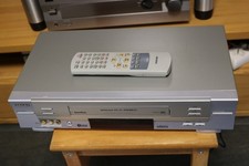 Toshiba Videorecorder VHS V-752EW 6HEAD HIFI Silber, Fernbedienung