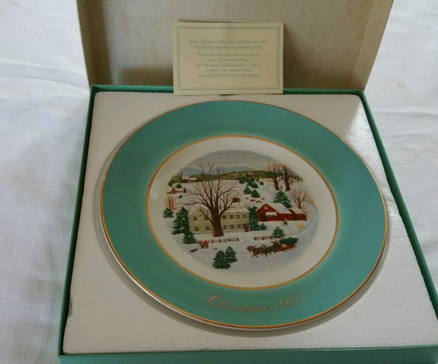 VINTAGE AVON CHRISTMAS PLATE 1973 " CHRISTMAS ON THE FARM" eBay
