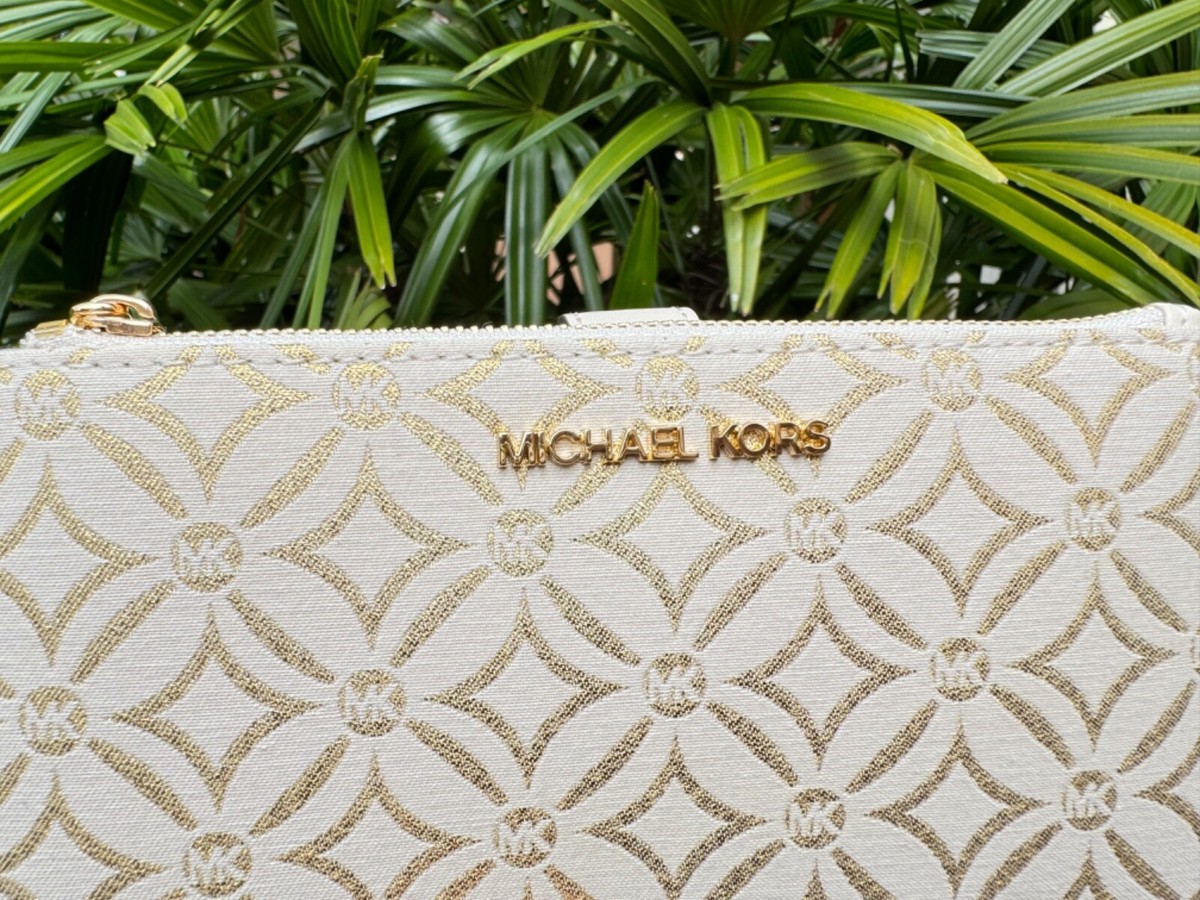 Michael Kors Jet Set Travel LG Double Zip Wallet Graphic
