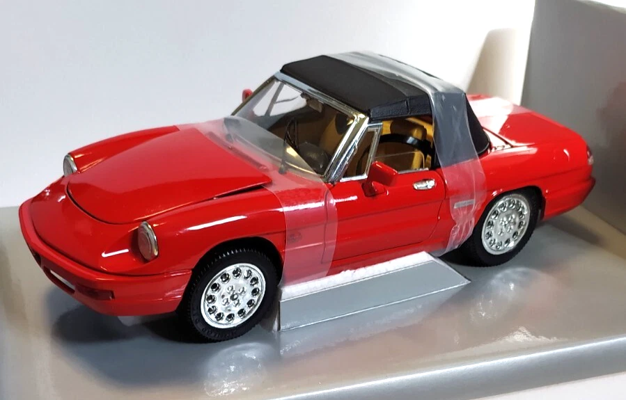 UNIVERSAL HOBBIES EAGLE'S RACE 1:18 AUTO ALFA ROMEO SPYDER SOFT TOP ART 330300 - Immagine 2 di 4