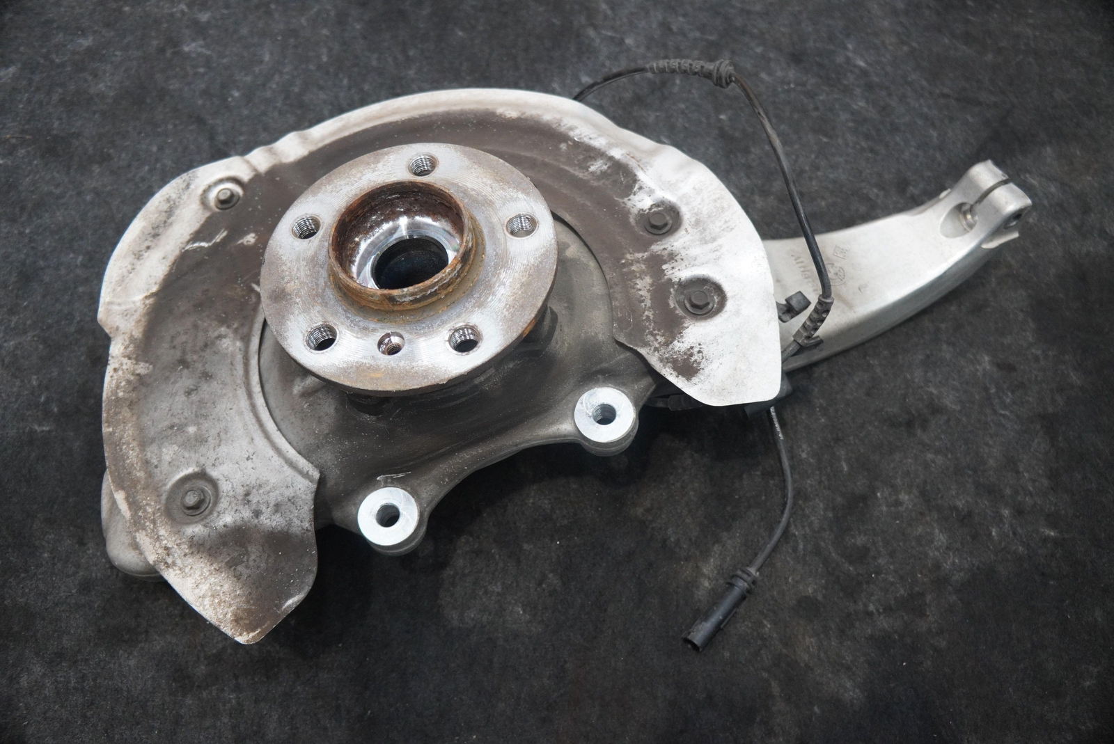 Front Left Spindle Knuckle Hub Wheel Bearing 31216858213 OEM BMW i8 2014-19