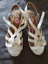   Report Sandals - size 4