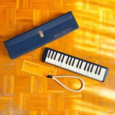 Zen-On Piany 370M Japan, 1960 vintage diamonica with original case and manual 