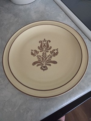 Pfaltzgraff Village Pattern 10 3/8'' Dinner Plate Vintage Stoneware