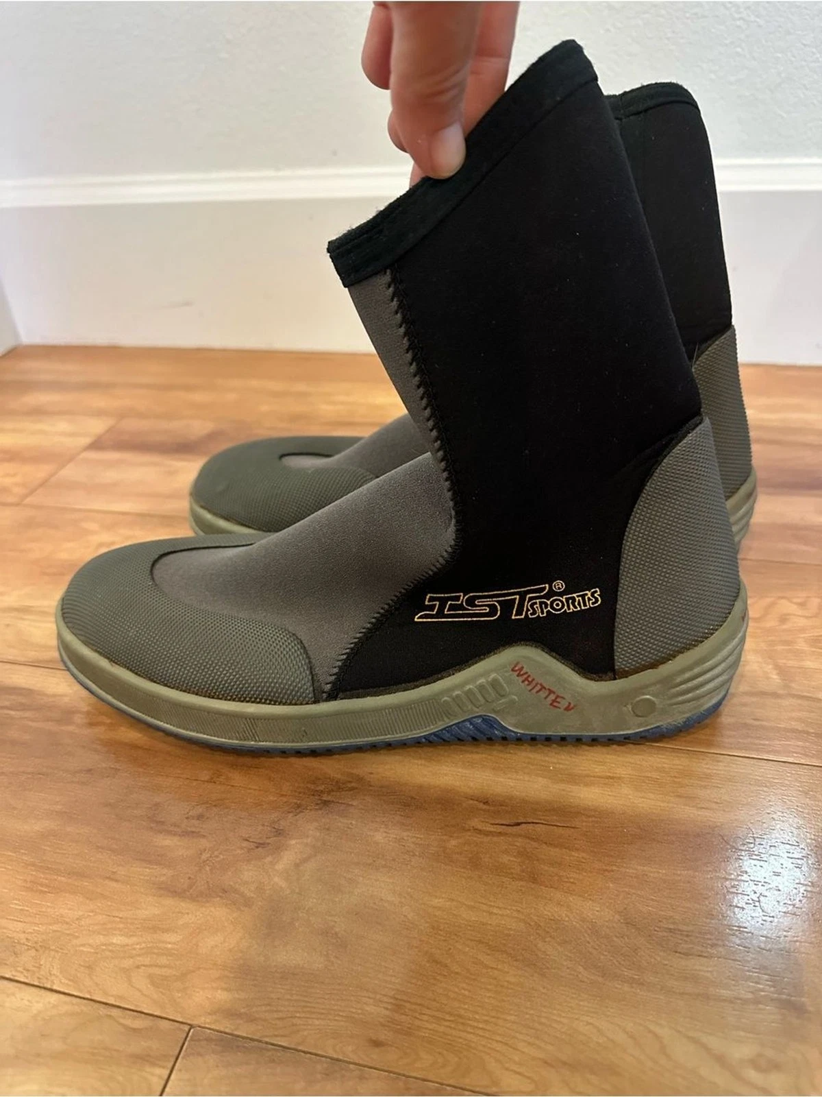 IST Sports Whitten Neoprene Dive Boots Size 9 EU 42 Scuba Wetsuit Boots