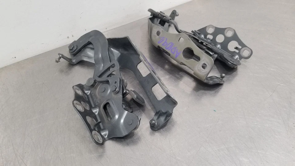 19 MERCEDES BENZ AMG C63 W205 HOOD HINGE SET PAIR - Image 4 of 4