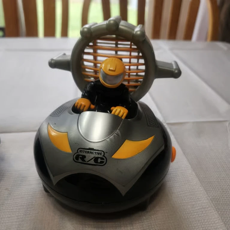 Kid Galaxy radio controlled bumper cars Remote bump n chuck toy interactive RC - Image 2 of 4